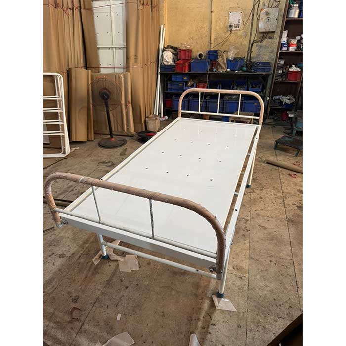 Plain Patient Hospital Bed MS Pipe Frame